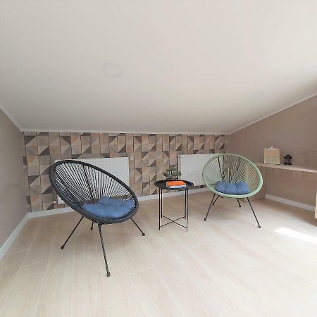 Two-Bedroom Apartment Near Forum Lviv Bagian luar foto