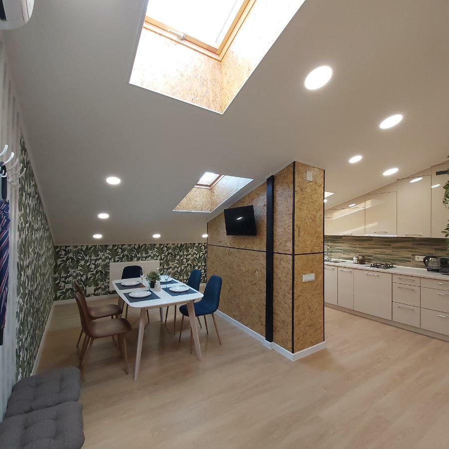Two-Bedroom Apartment Near Forum Lviv Bagian luar foto