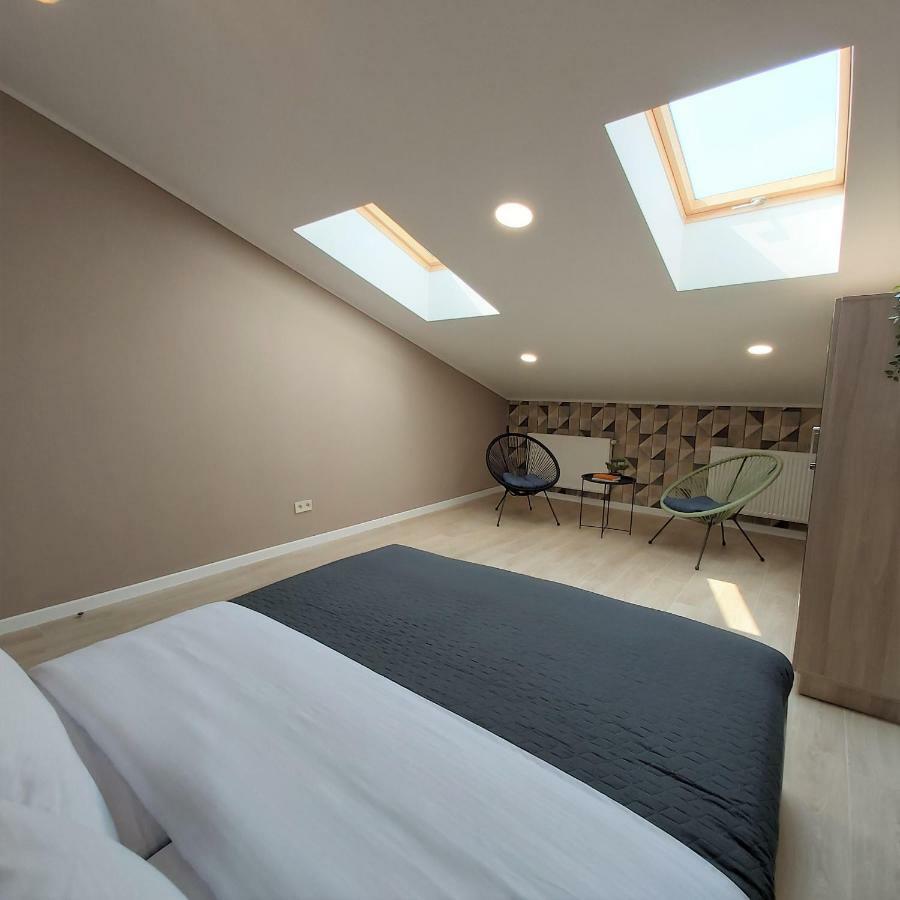 Two-Bedroom Apartment Near Forum Lviv Bagian luar foto