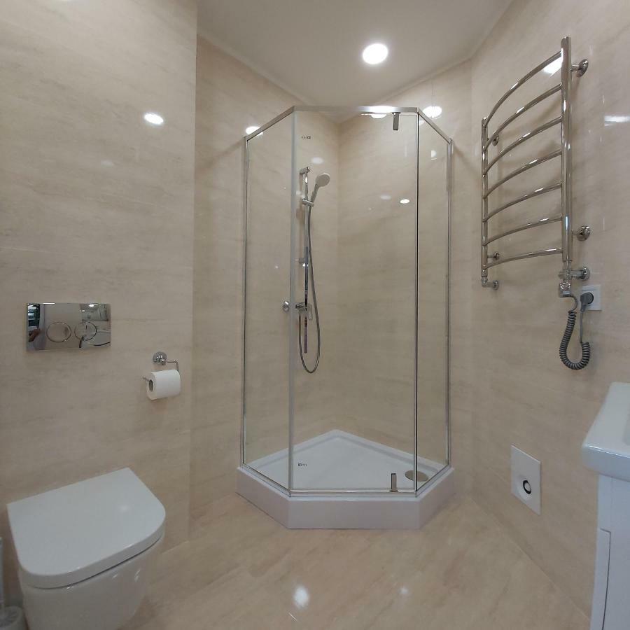 Two-Bedroom Apartment Near Forum Lviv Bagian luar foto